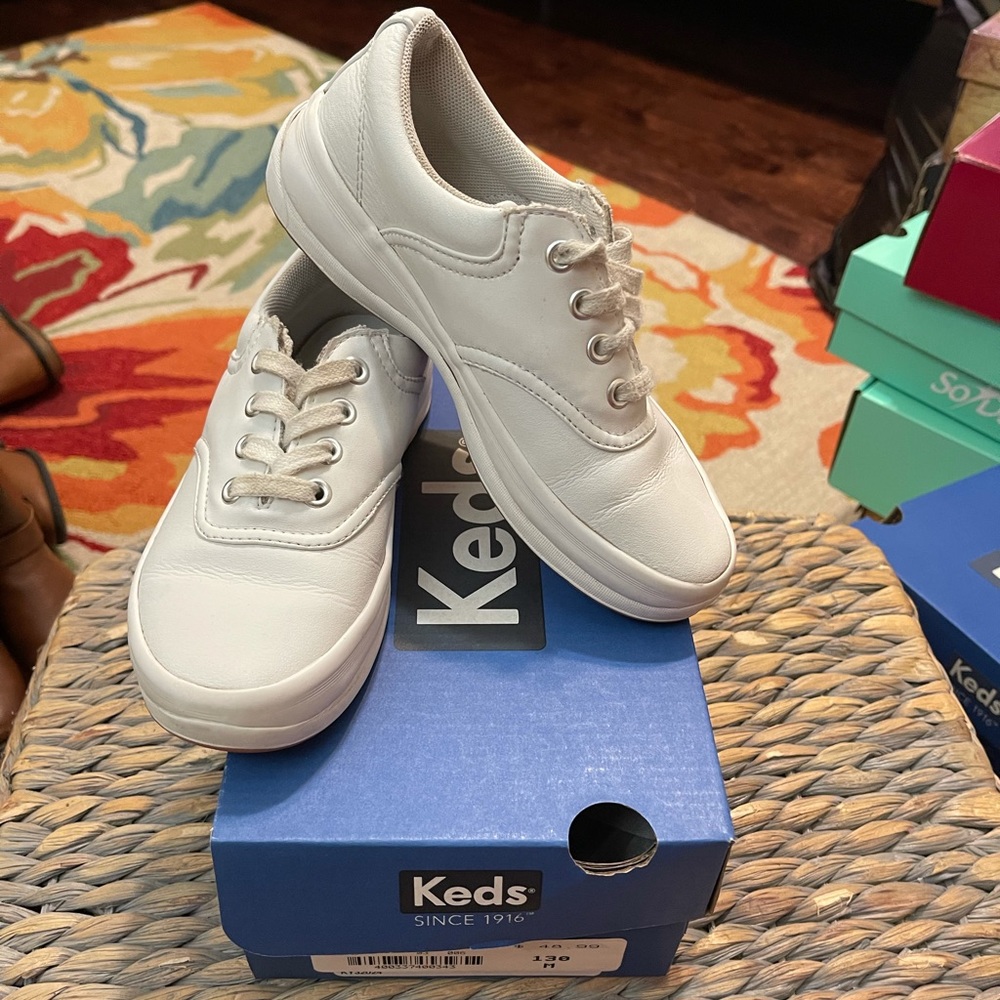 Size 13M Girls Classic Leather Keds
